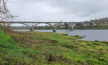 Старицкий мост осенью.
