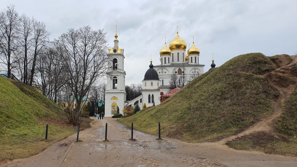 Музей-заповедник Дмитровский кремль осенью.