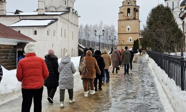 Старицкий Свято-Успенский мужской монастырь зимой.