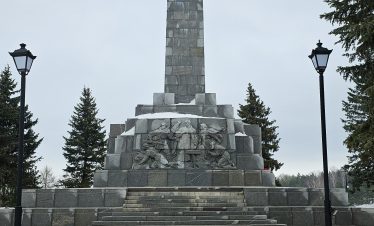 Обелиск советским воинам, погибшим при освобождении Ржева от немецко-фашистских захватчиков.