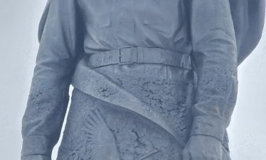 Ржевский мемориал советскому солдату зимой.